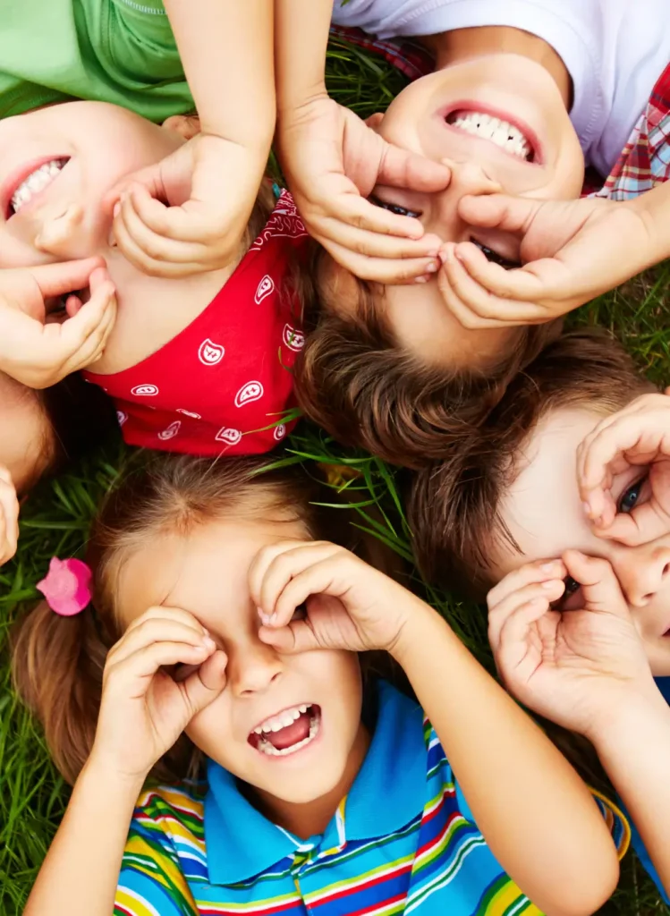 vidam_gyerekek_kukucskalnak